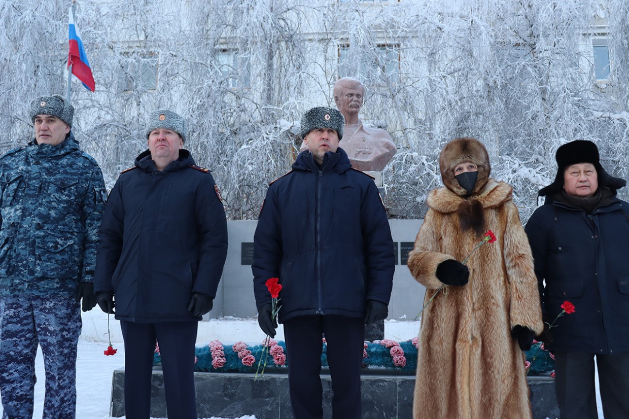 В Якутске росгвардейцы почтили память Александра Рыжикова и Станислава Голомарева