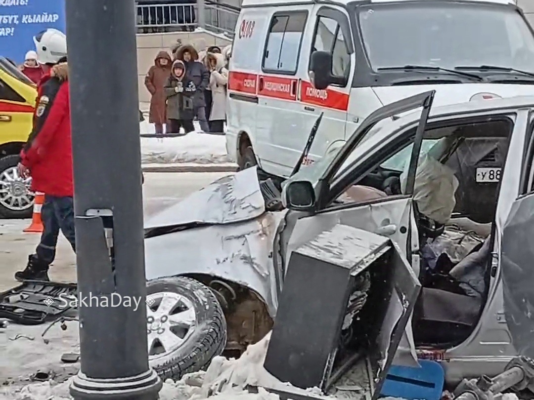 ДТП на проспекте Ленина в Якутске: один погиб, двое в реанимации