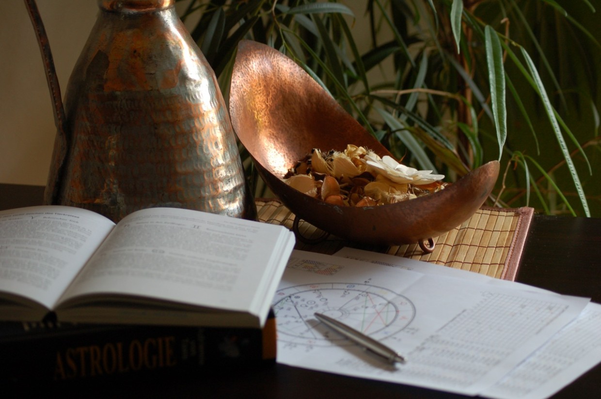 Сердца этих трёх знаков зодиака застучат сильнее — их ждёт любовь: а еще деньги