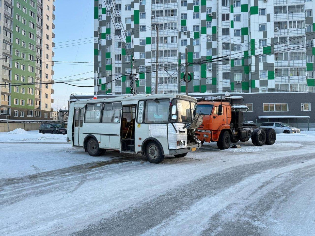 В Якутске проводится проверка по ДТП с пострадавшими пассажирами автобуса