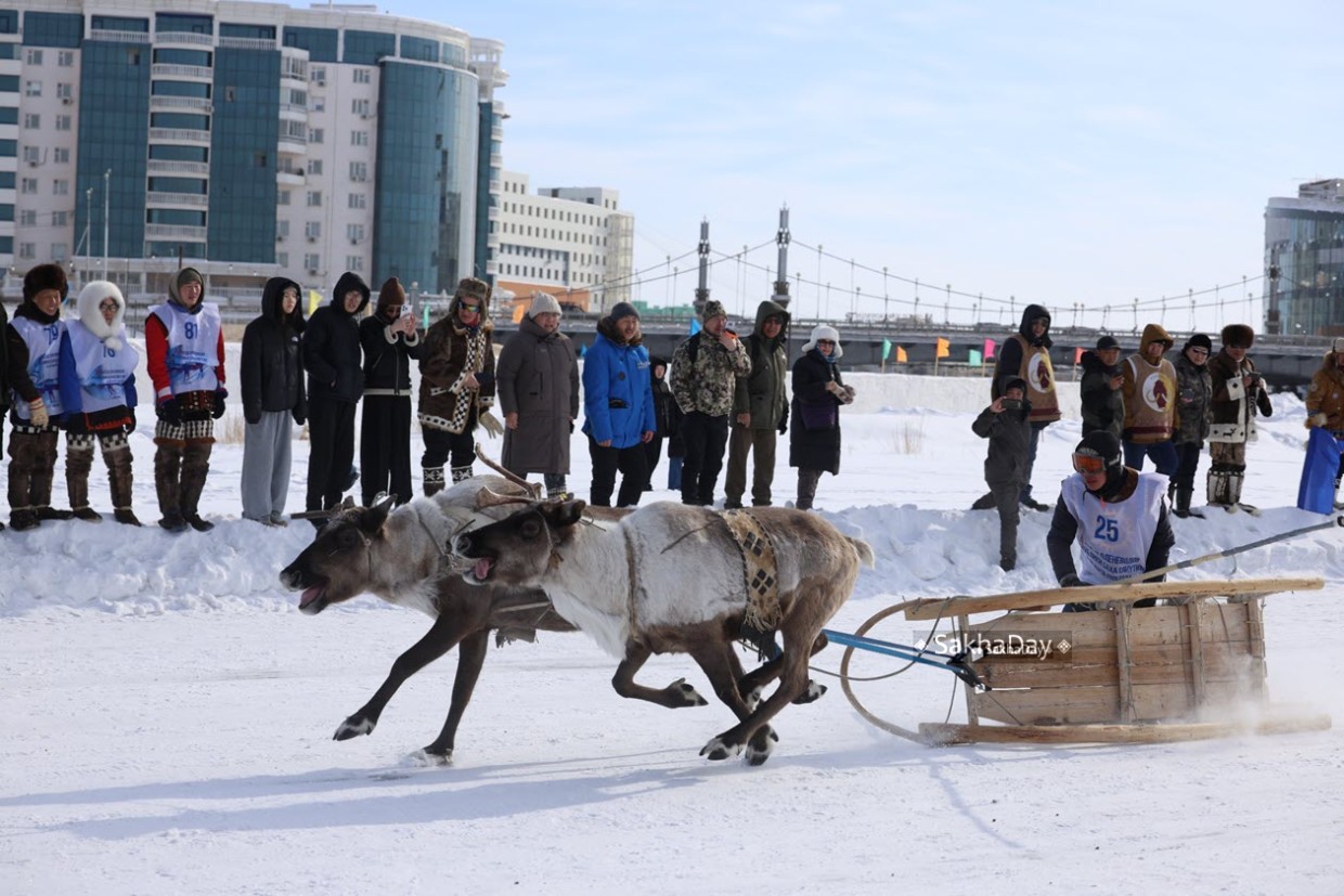 Гонки на оленьих упряжках стали самым посещаемым соревнованием на Играх оленеводов в Якутске