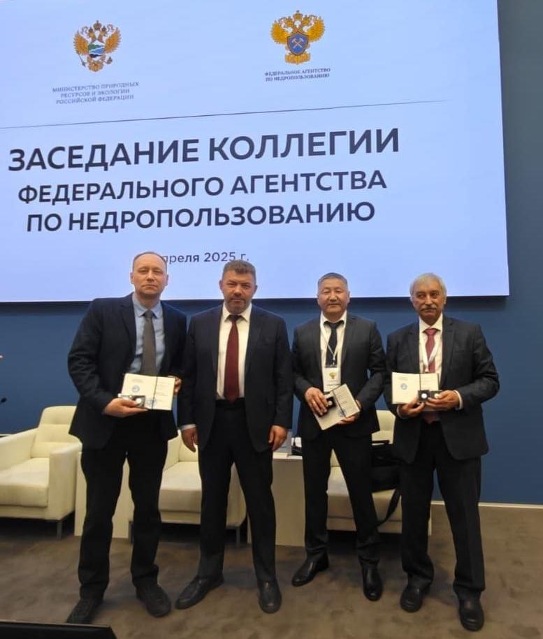 Геологи АЛРОСА и Алмазы Анабара награждены  знаками «Первооткрыватель месторождения»