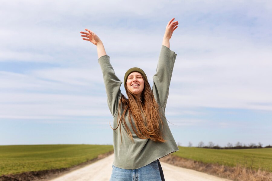 Гороскоп на четверг, 1 мая 2025 года для каждого знака Зодиака: Весам — любовь, Девам — повышение, Водолеям — путешествие