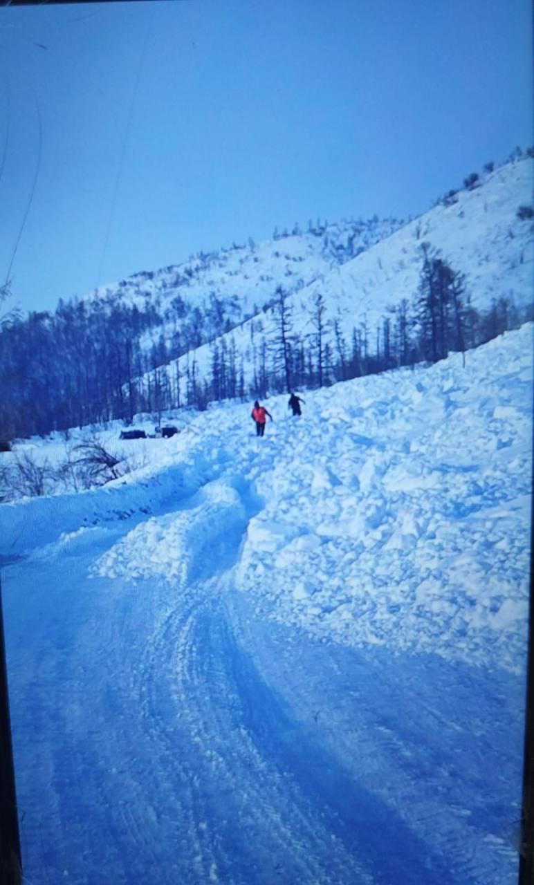 Закрыта автодорога "Яна" из-за схода лавины