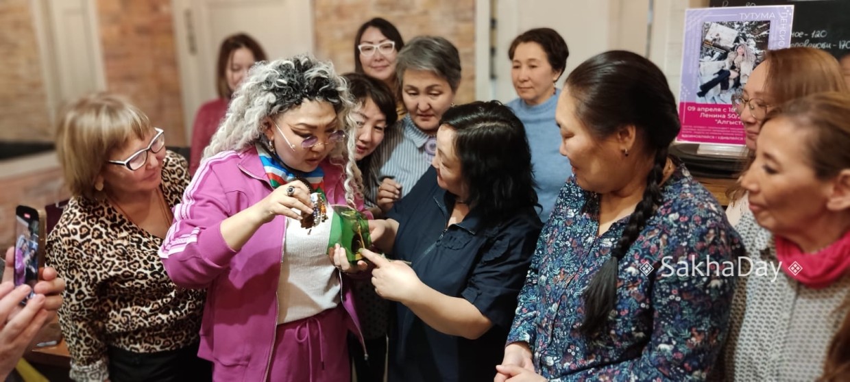 В Якутске прошла фан-встреча с Туйарой Тумусовой