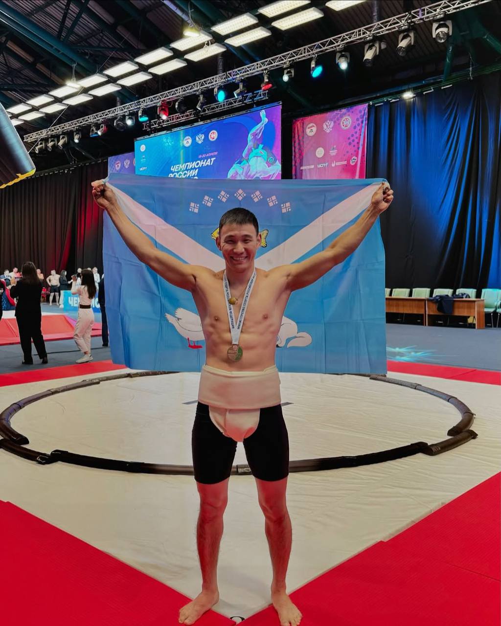 Якутский виртуоз хапсагая стал сумоистом!