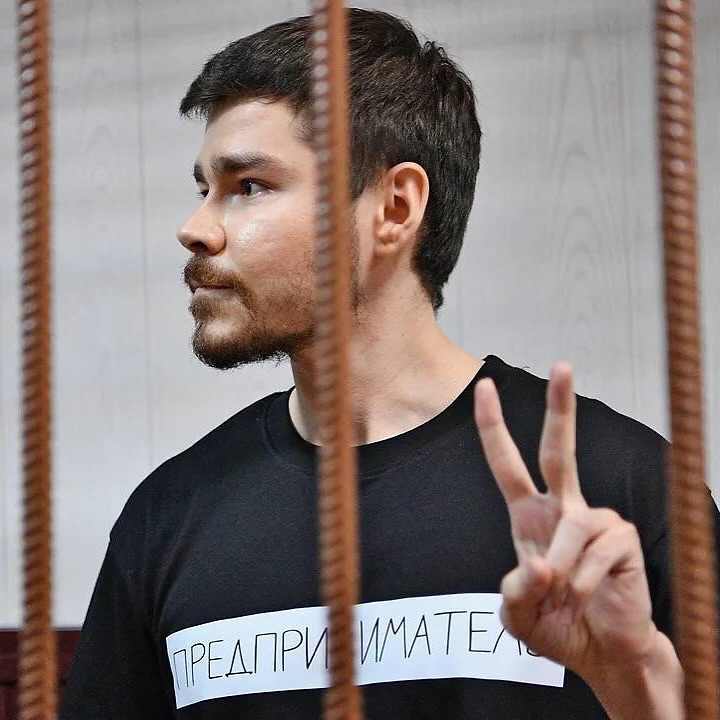 Блогер Аяз признал вину: Мы продавали курсы агрессивно, всем без разбора