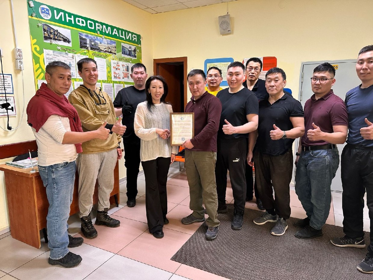 Коллектив АО “Алмазы Анабара” оказал помощь школе-интернату в подготовительных работах в период ремонта