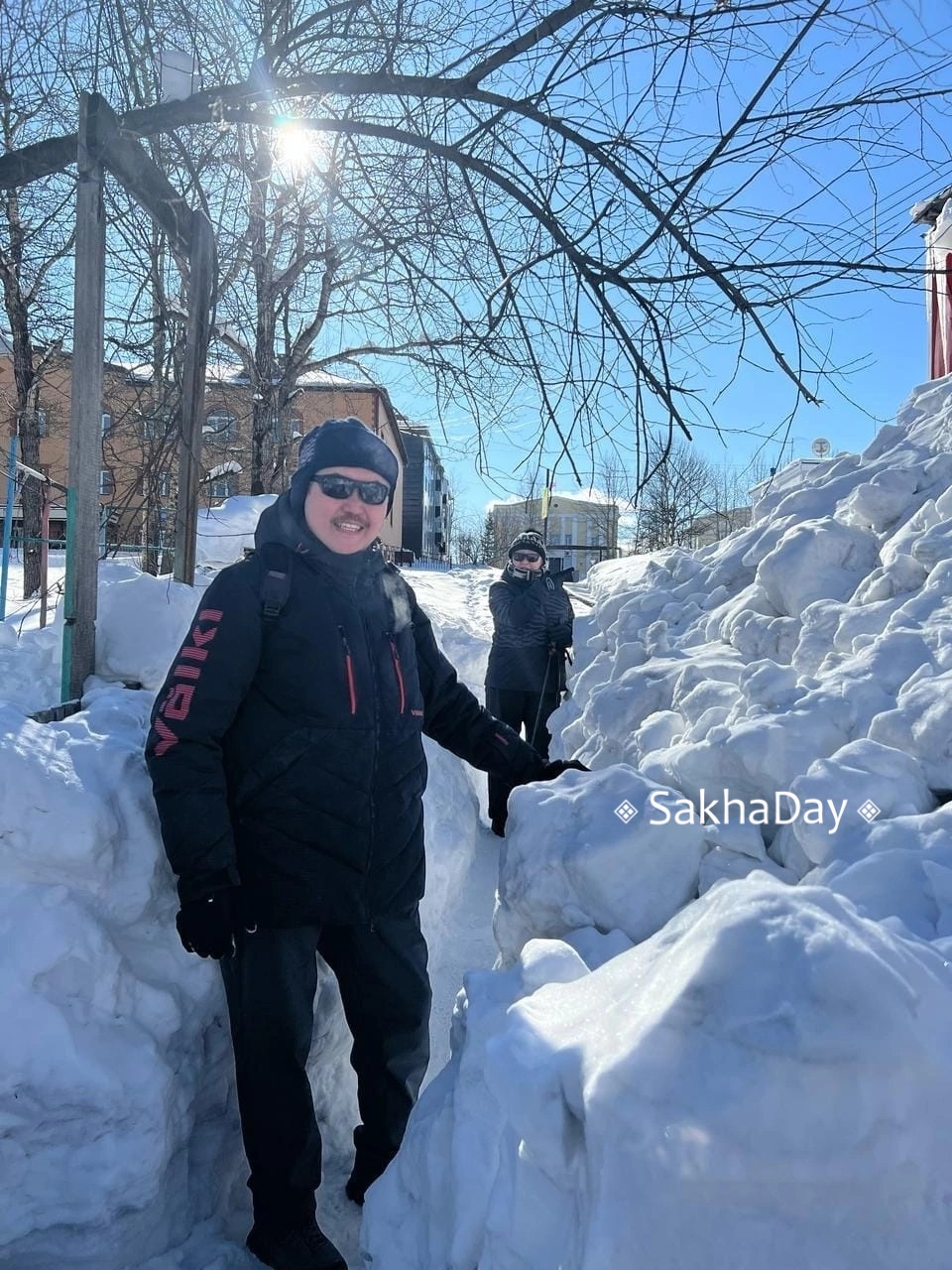 Приезжие в шоке от 2-метровых сугробов Алдана: «Здесь осадков выпадает больше, чем где-либо в Якутии»