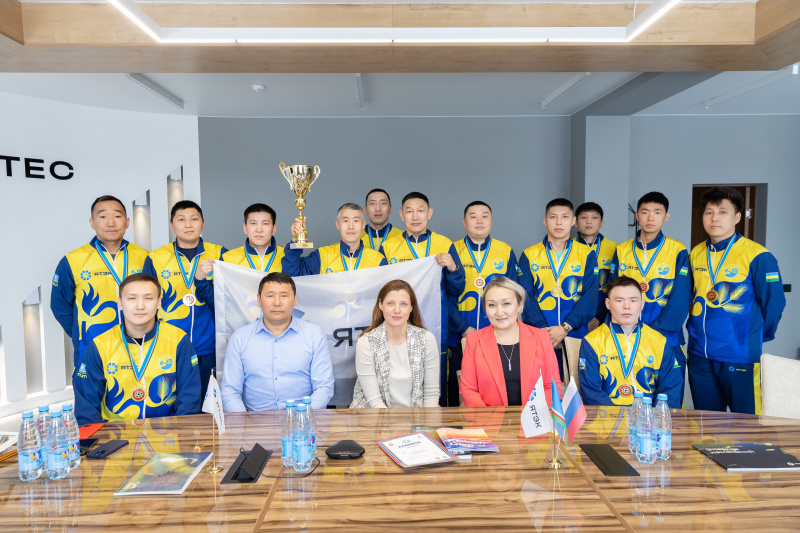 Чемпионы по футзалу из Вилюйского улуса получили в подарок от ЯТЭК профессиональные бутсы