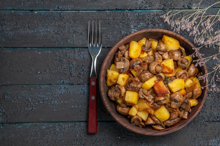 Сердечки с картошкой на сковородке за полчаса: рецепт, который понравится любому мужчине — улетает все за один раз