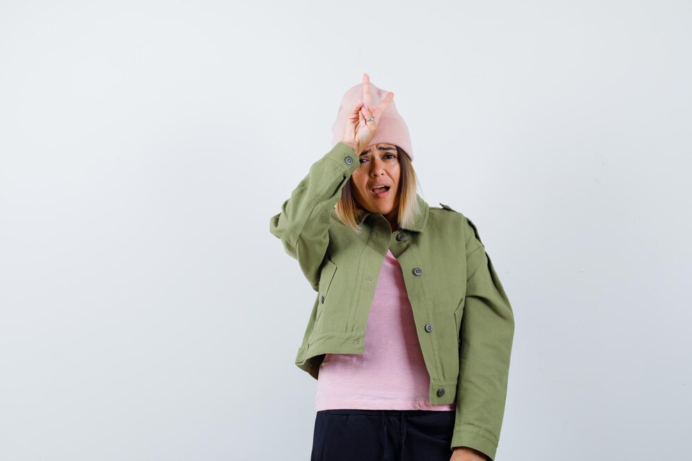 Эти вещи дешевят и выдают плохой вкус у возрастных женщин — перестаньте их покупать: список