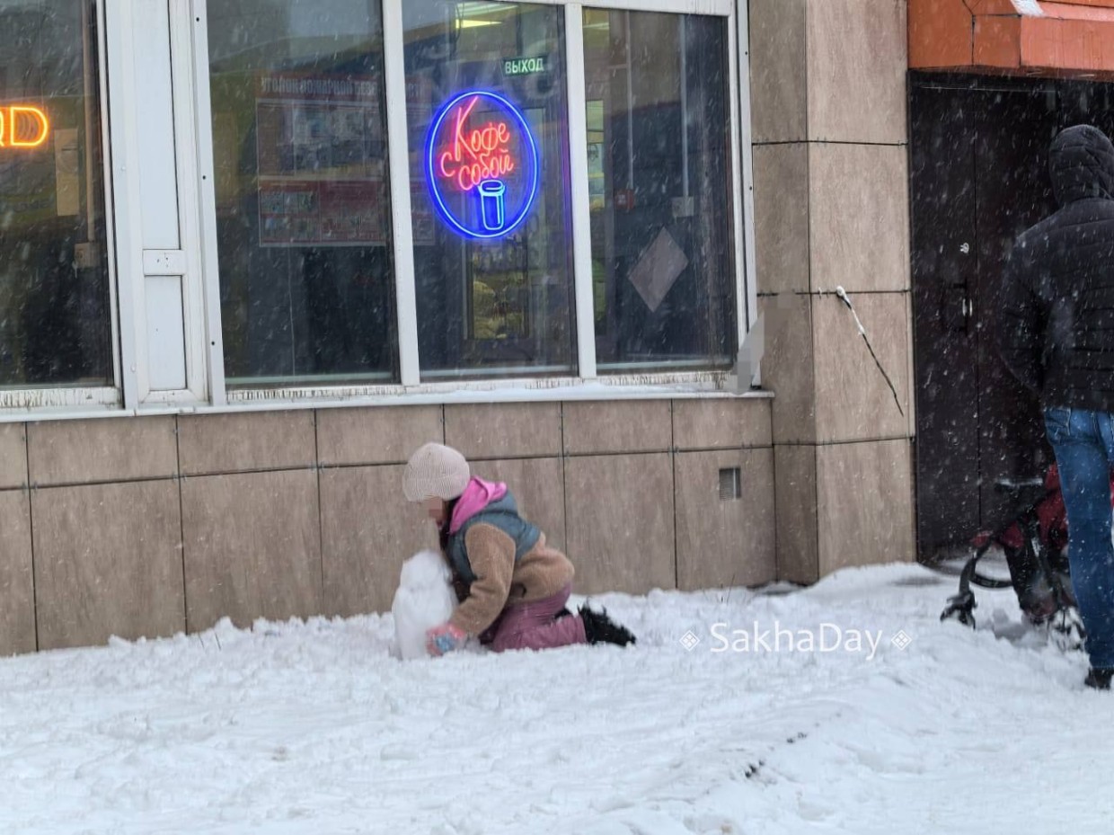 "Зайчики&человечки": Каких снеговиков лепят жители Якутска?