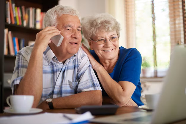 ВТБ посчитал: каждый второй пенсионер хранит деньги на вкладах и накопительных счетах