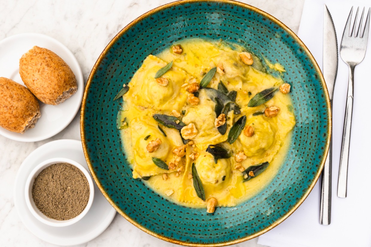 Равиоли с тыквой: добавьте в начинку и тесто любимый продукт — результат порадует вас вкусом и красивым оранжевым цветом