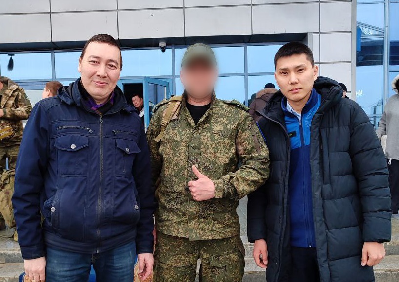 «Мы вами гордимся!»: В Якутске встретили работника ЖКХ, прибывшего с СВО