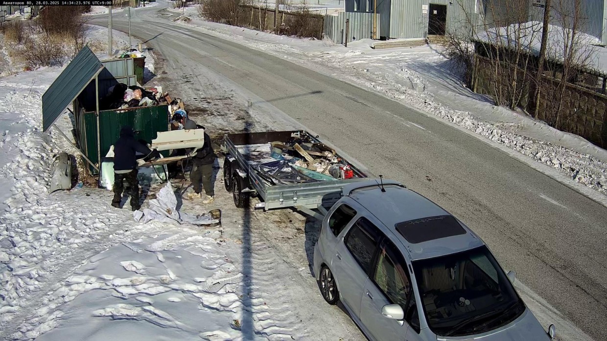 Видеокамеры у контейнерных площадок фиксируют нарушителей, выбрасывающих мусор, не относящийся к ТКО