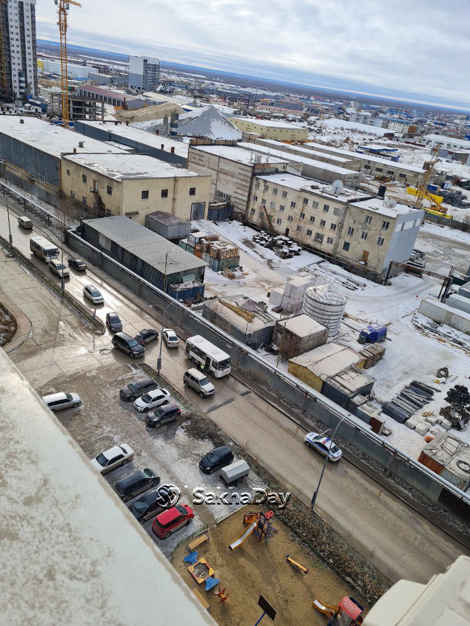 Драка водителя пассажирского автобуса с водителем легкового авто в Якутске попала на видео. В мэрии прокомментировали инцидент