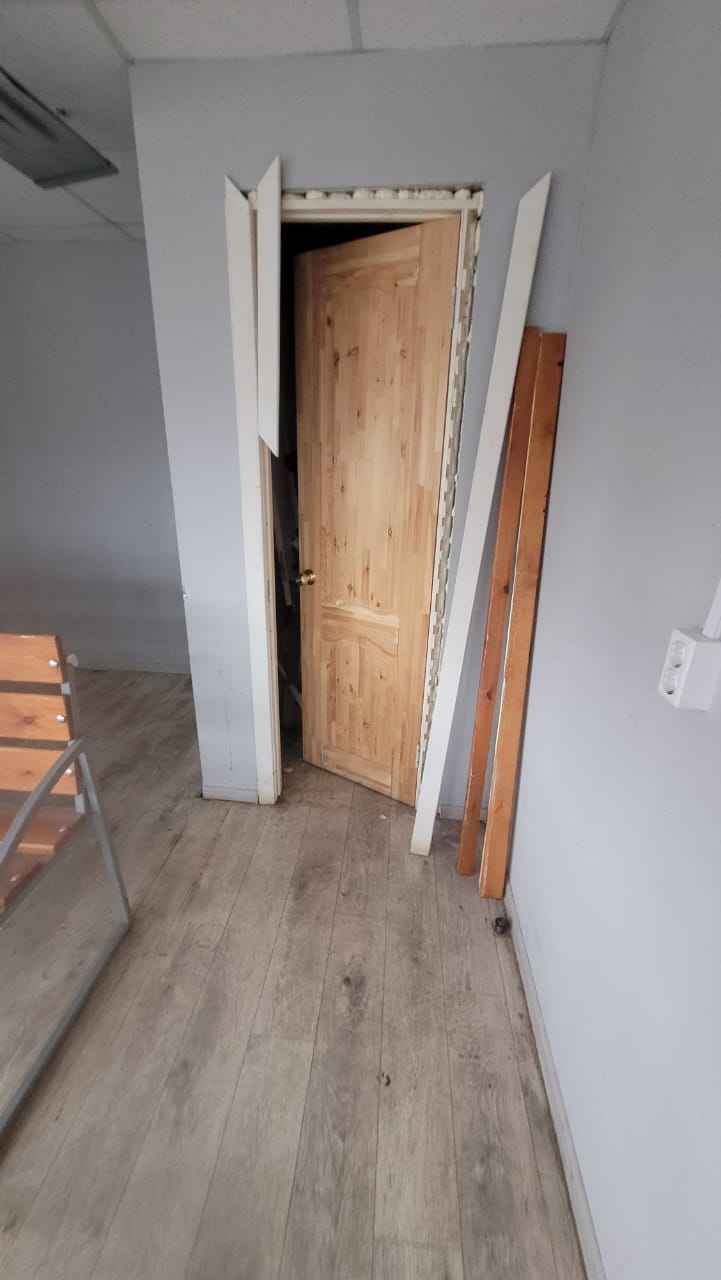 Фотофакт: В Якутске вандалы повредили остановку