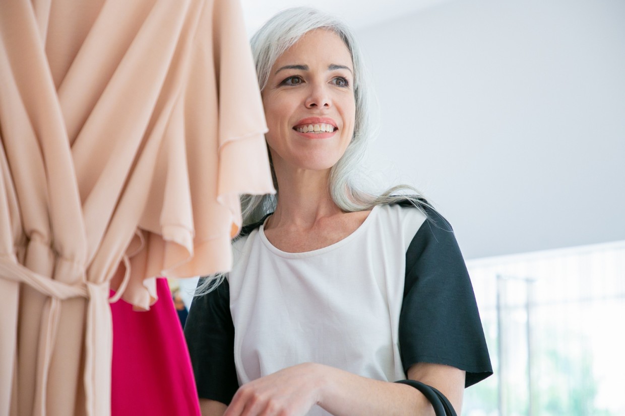 Если вам уже за 45 — вы столкнетесь с тем, что одежда сидит не так, как раньше: не переживайте, это поправимо