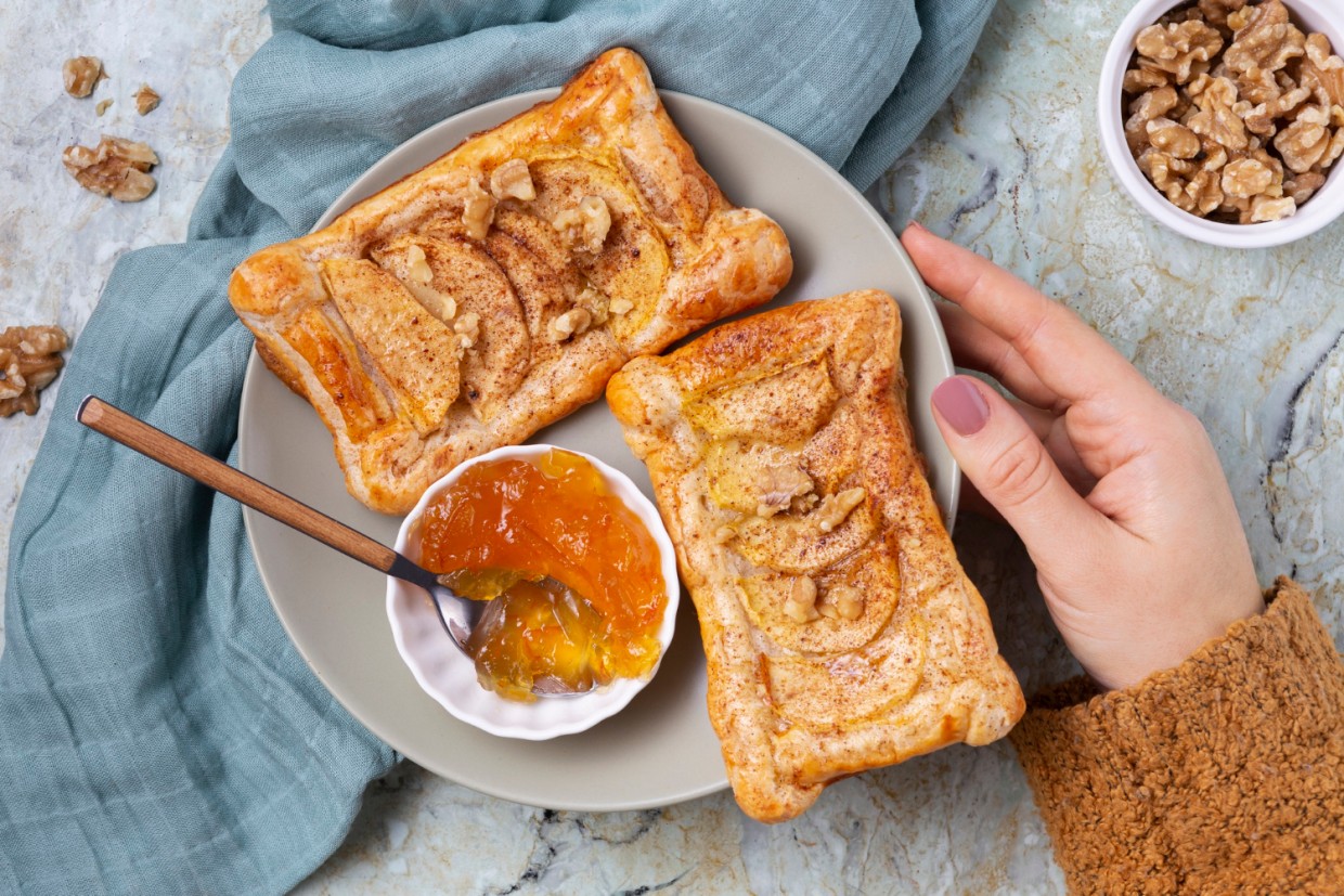 Если к чаю ничего нет — приготовьте эти сладкие «язычки» с сахаром: вся семья оценит