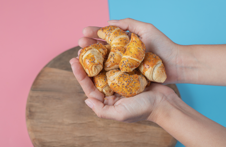 Творожные рогалики: очень быстрый и вкусный рецепт — детям точно понравится