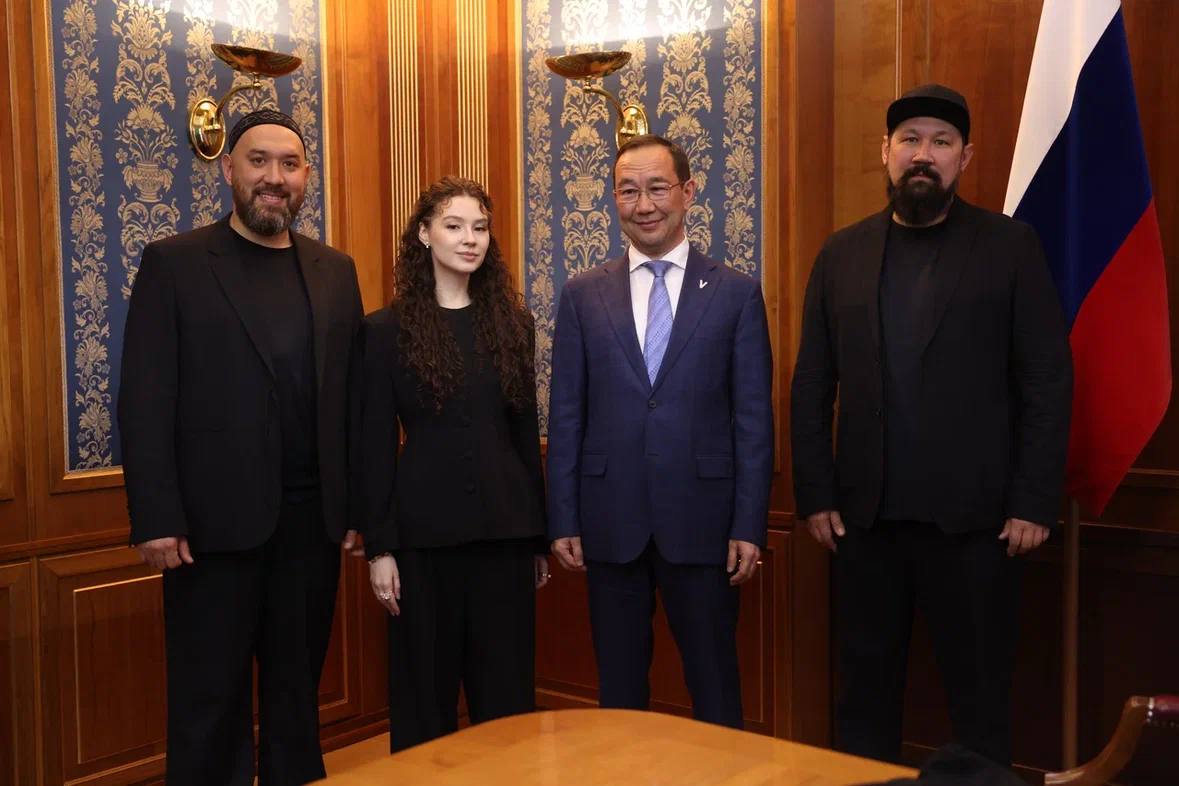 Айсен Николаев встретился с модной группой AY YOLA