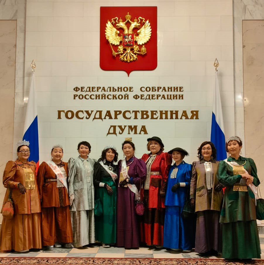 Фотофакт: Якутянки в национальных костюмах в Госдуме