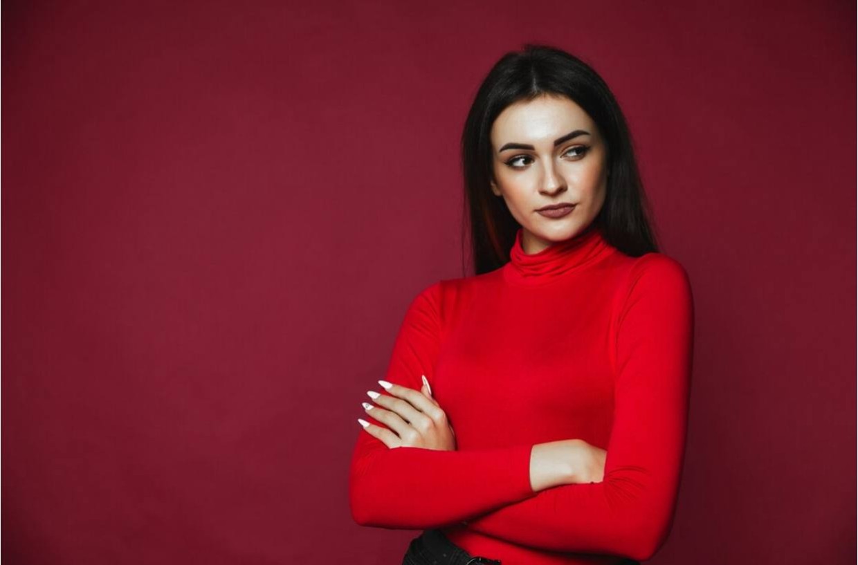 Выбор одежды на первое свидания очень сложный: а задумывались ли вы, что окружающие реагируют еще и на цвет вашего наряда — объясняем