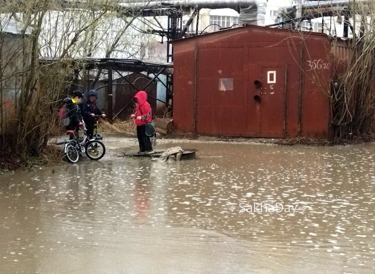 Якутск затопило после дождей. В мэрии объясняют ситуацию аномальными осадками