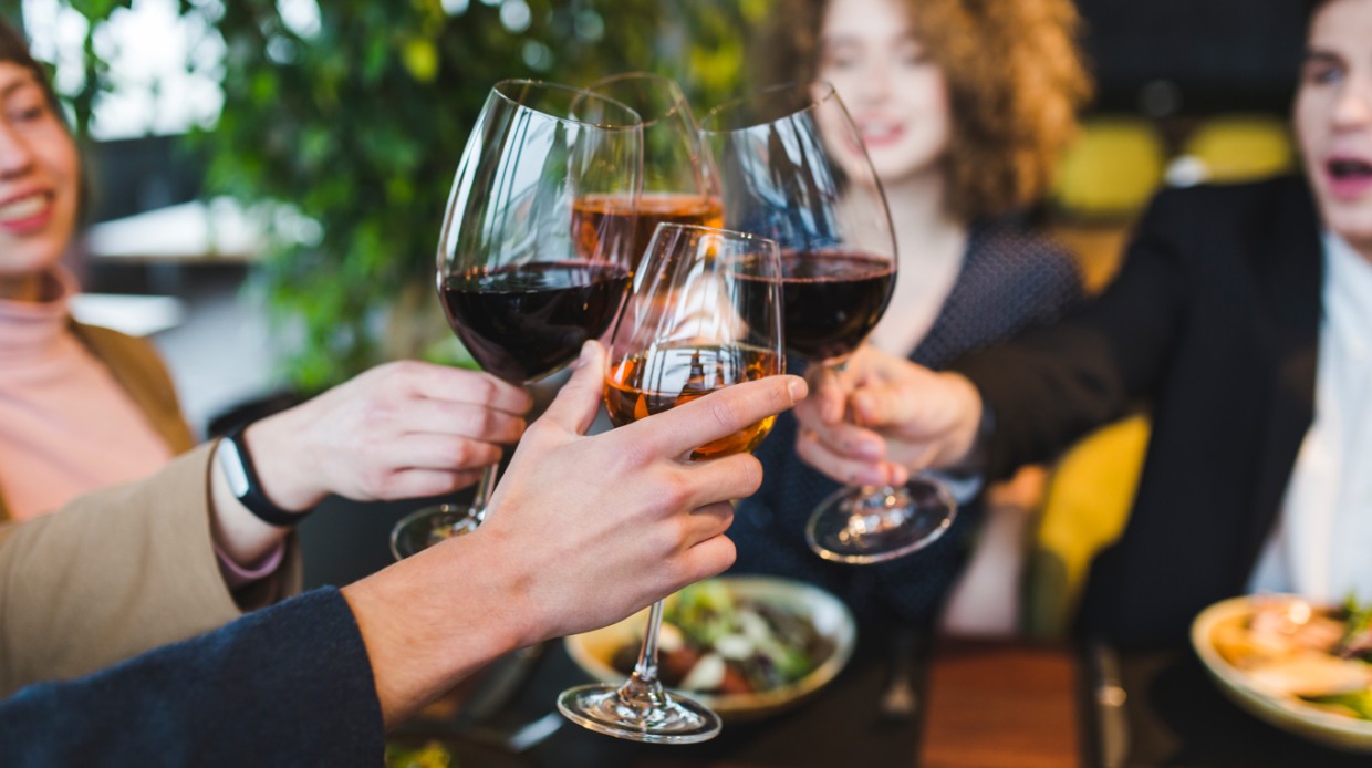 Застолий больше нет: гости отныне редкость — ушла эпоха