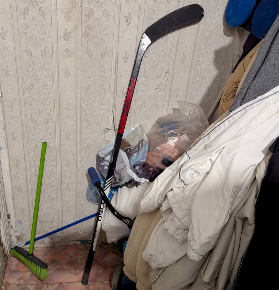 В Якутске женщина сломала сыну руку клюшкой. Выяснилось, что она избивала ребенка в течение нескольких лет