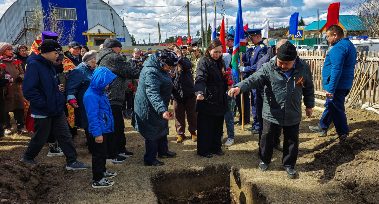 В Якутии торжественно перезахоронили останки участника Сталинградской битвы