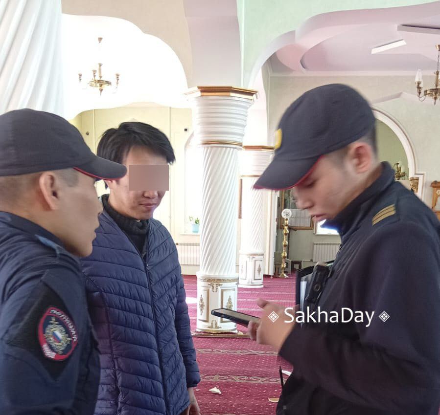 Подробности погрома в Мечети Якутска: вандала увезли в «Красную Якутию»