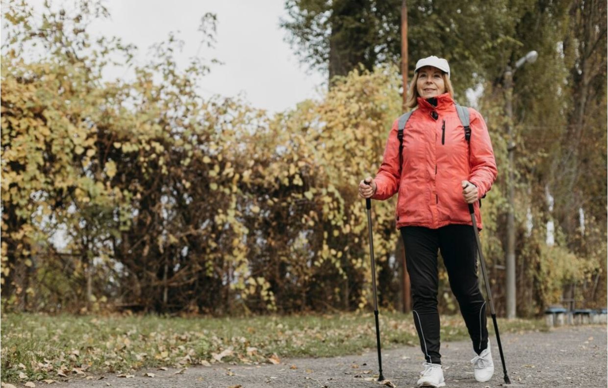 Какие опасности могут подстерегать вас при занятиях скандинавской ходьбой: особенно когда вам за 50 — разбираемся, где подводные камни