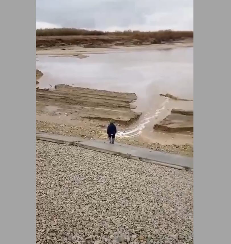 Минтранс ответил на слухи о размыве дамбы на стройплощадке Ленского моста