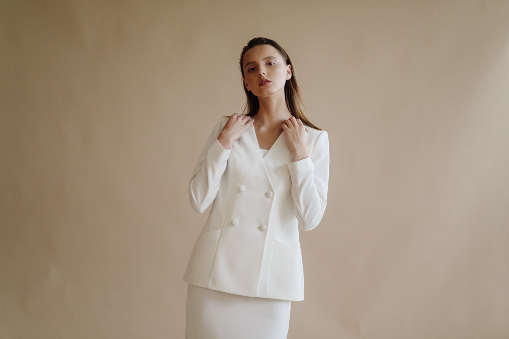 Легкий и молодой летний образ: добавьте несколько белых предметов гардероба — будете выглядеть сногсшибательно