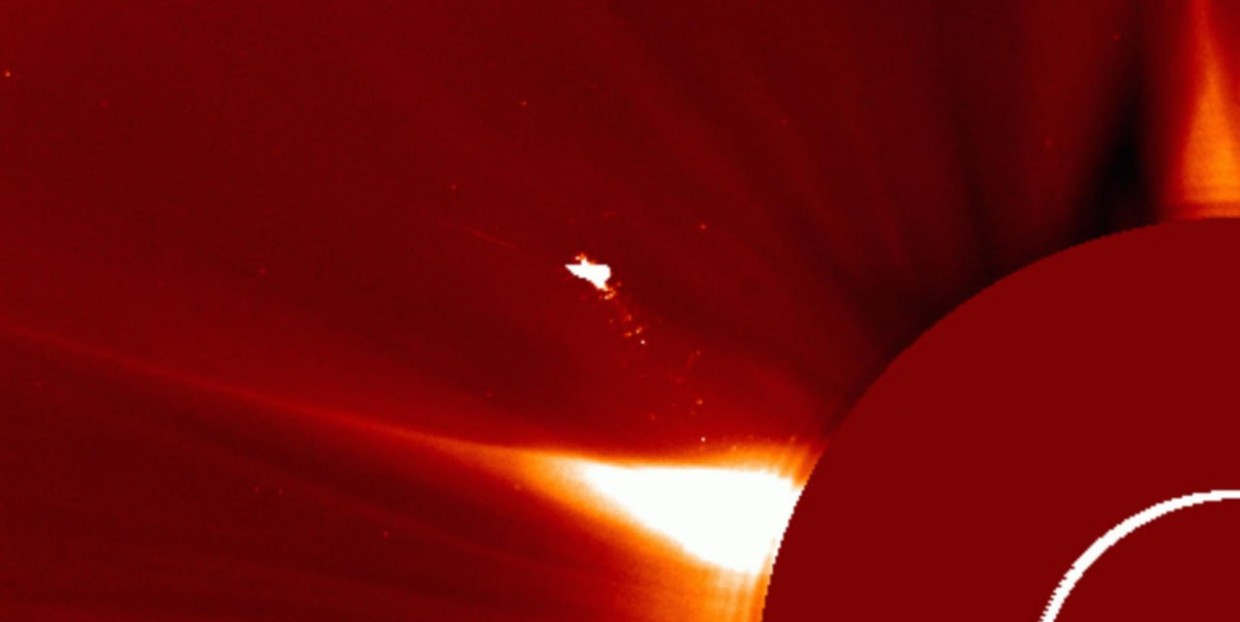 "Жар-птицу" заметили над Солнцем