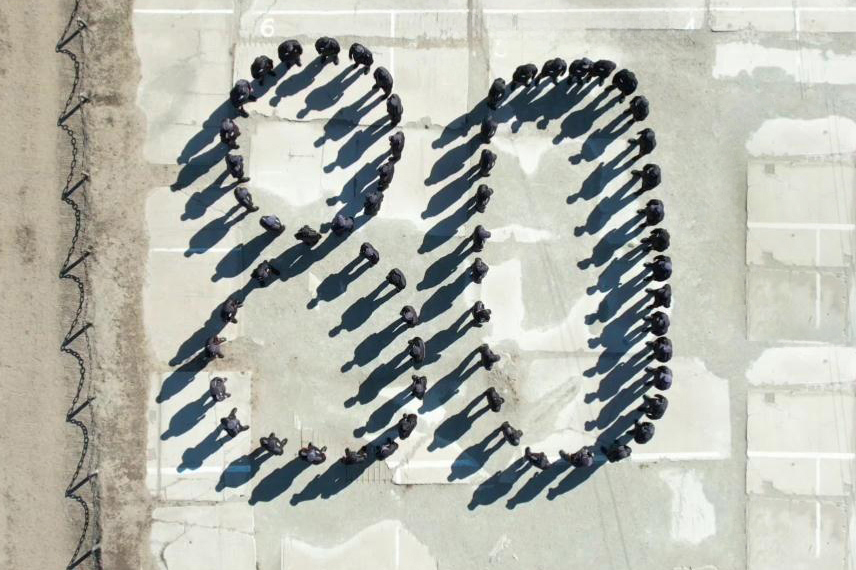 Фотофакт: В Якутии осужденные выстроились в композицию в форме символичного числа