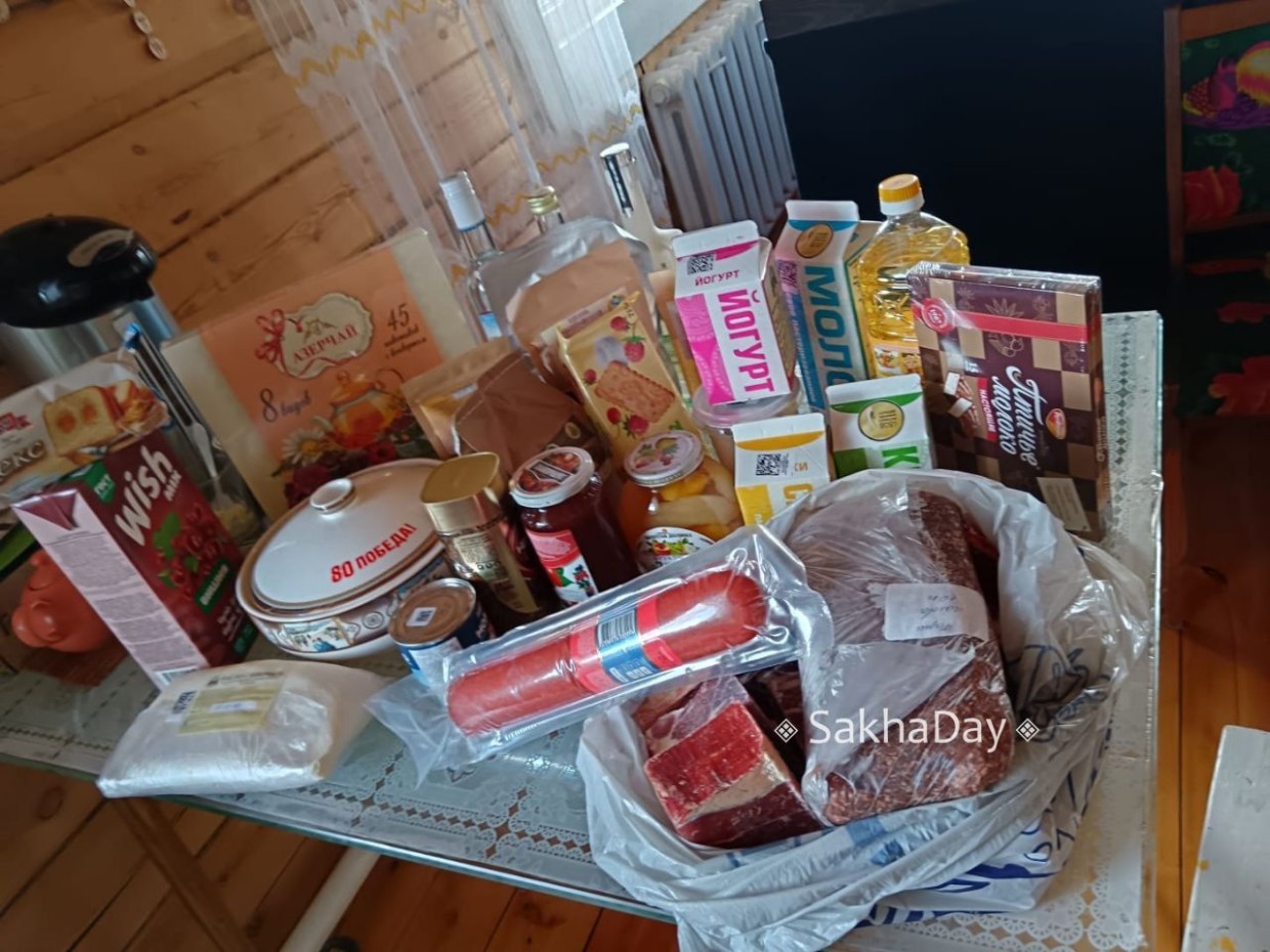 В районах Якутии ветеранам подарили продуктовые наборы щедрее, чем от министерства