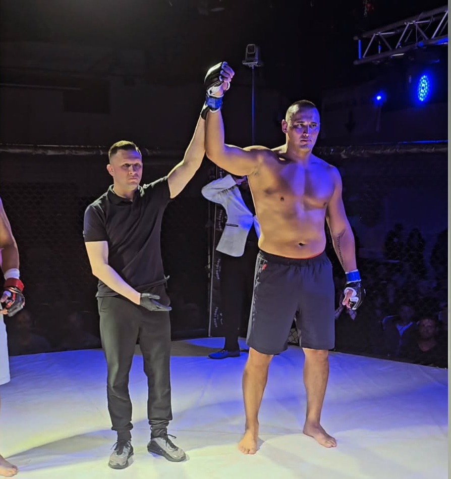 Айаал Лазарев о дебюте в ММА: "О моем бое никто не знал"