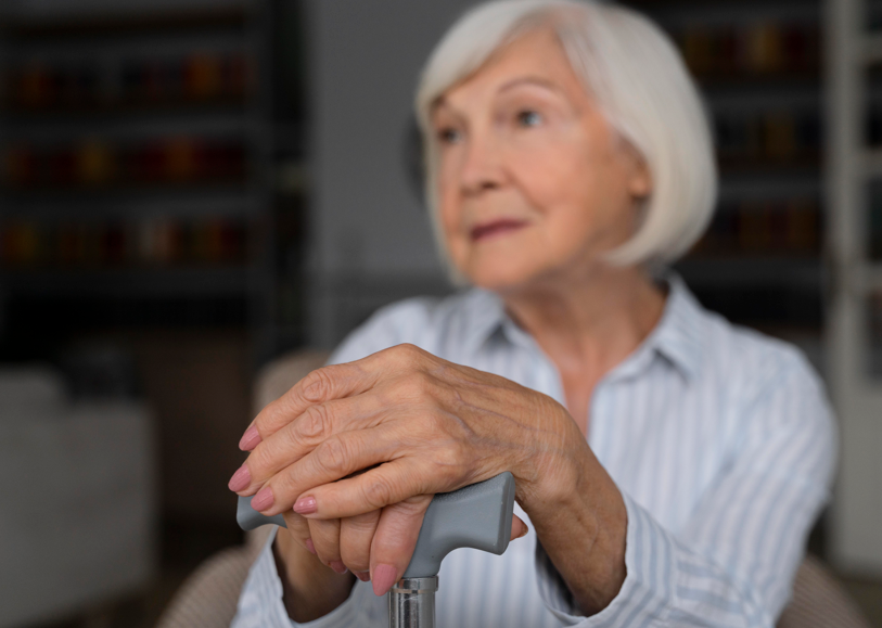 Возрастной маникюр: летние варианты для самоуверенных женщин — разбираем ошибки