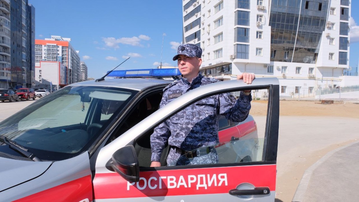 Росгвардейцы в Якутске задержали угонщика автомашины и домашнего тирана
