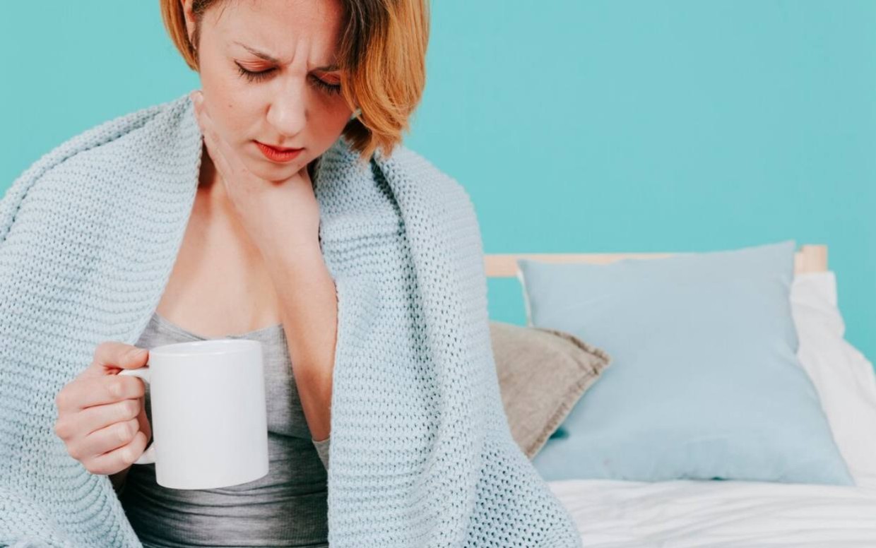 Отекшее лицо утрам — не самое радостное зрелище: рассказываем, как от них избавиться