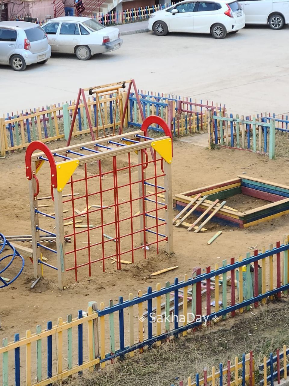 Школьники разломали детскую площадку в Якутске