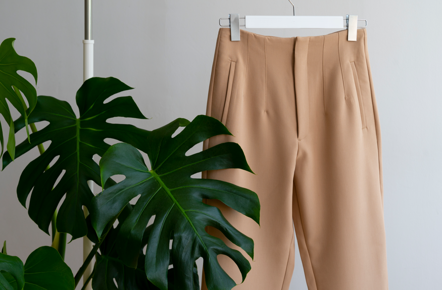 Эти брюки скроют ваш возраст: летние варианты — подчеркните свой стиль