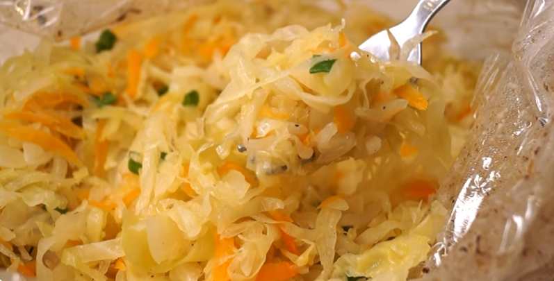 Рецепт вкусного и низкокалорийного гарнира: готовим капусту в духовке — минимум усилий