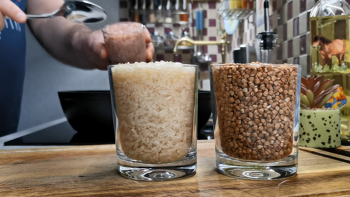 Вы точно так еще не делали: смешать два вида крупы и фарш — получается очень вкусное и необычное блюдо