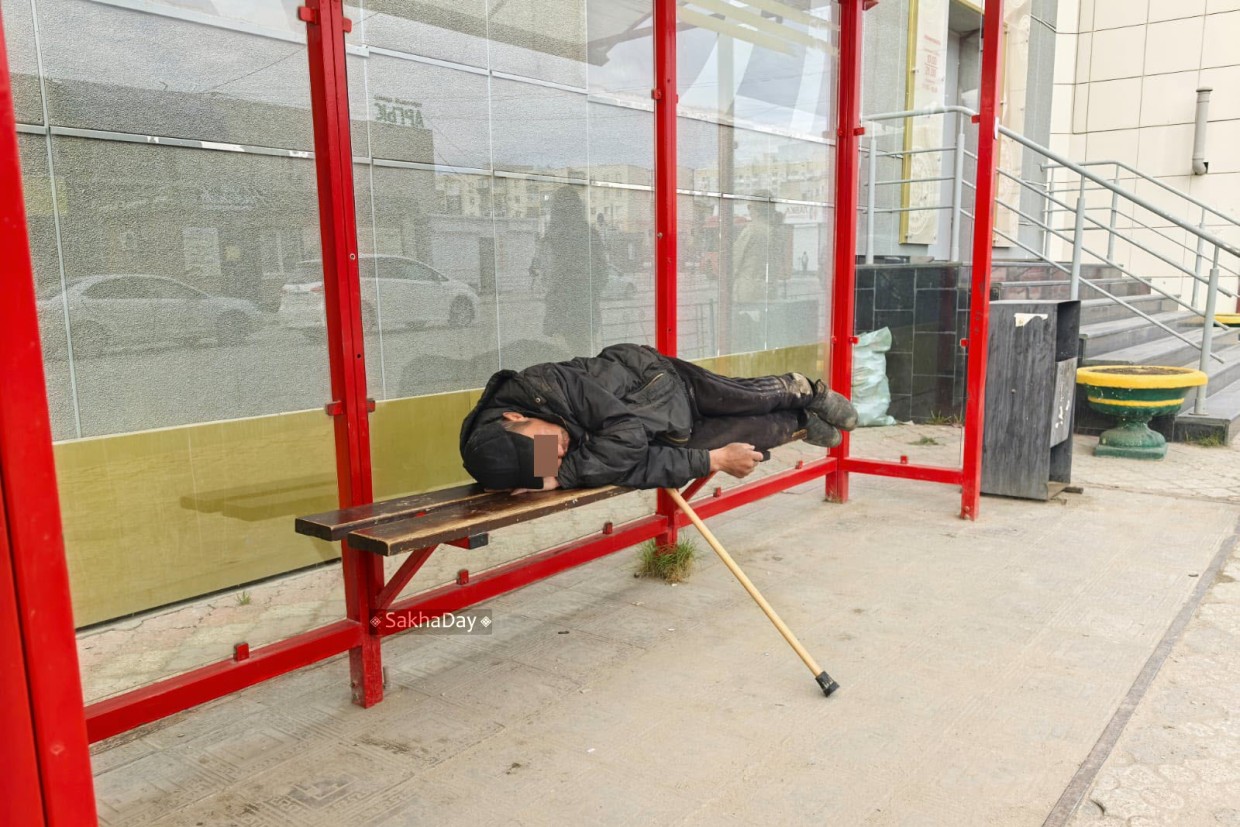 Точка зрения. И куда не взгляни, в эти майские дни всюду пьяные бродят бомжи…