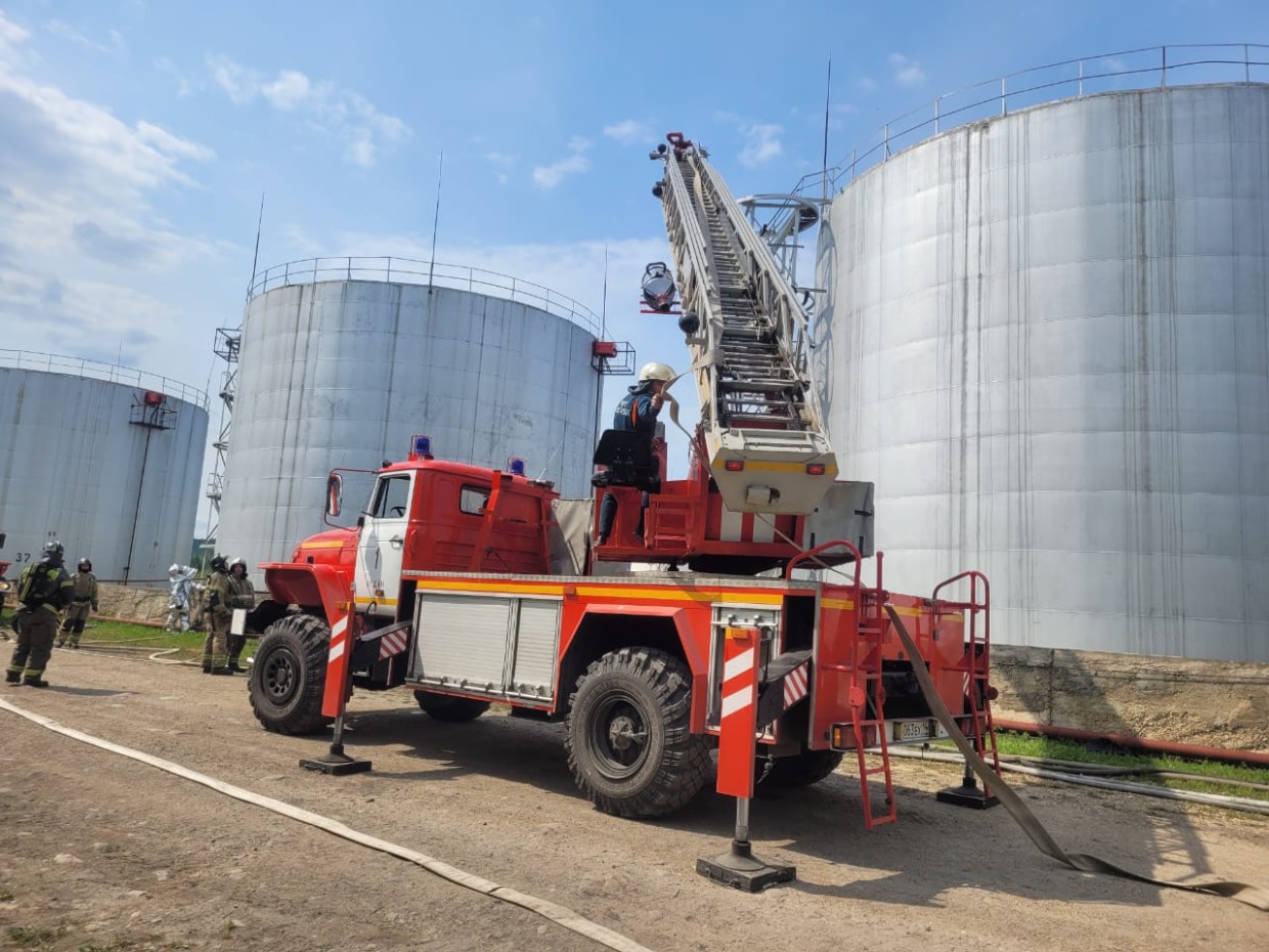 На Томмотской нефтебазе АО «Саханефтегазсбыт» прошли учения по антитеррористической подготовке